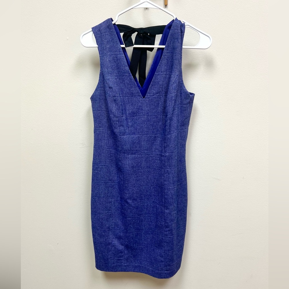 🌟HOST PICK!🌟 BNWT 🖤 Banana Republic Herringbone Tie-Back V-neck Shift Dress - Picture 2 of 4